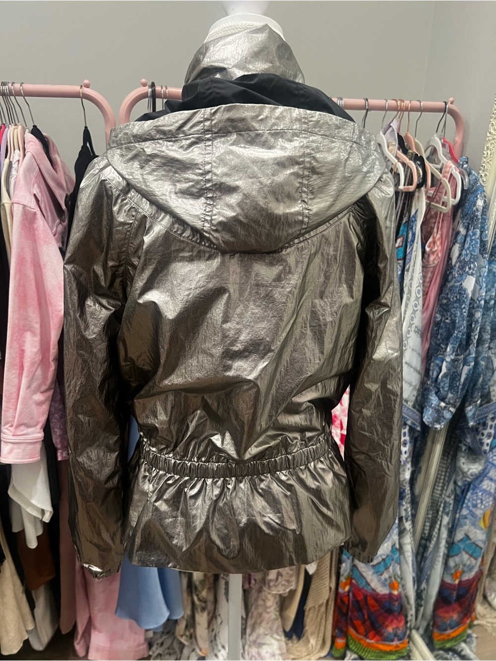 lululemon x Barrys Stronger as One Metallic Silver Windbreaker Jacket 4 - Picture 9 of 9